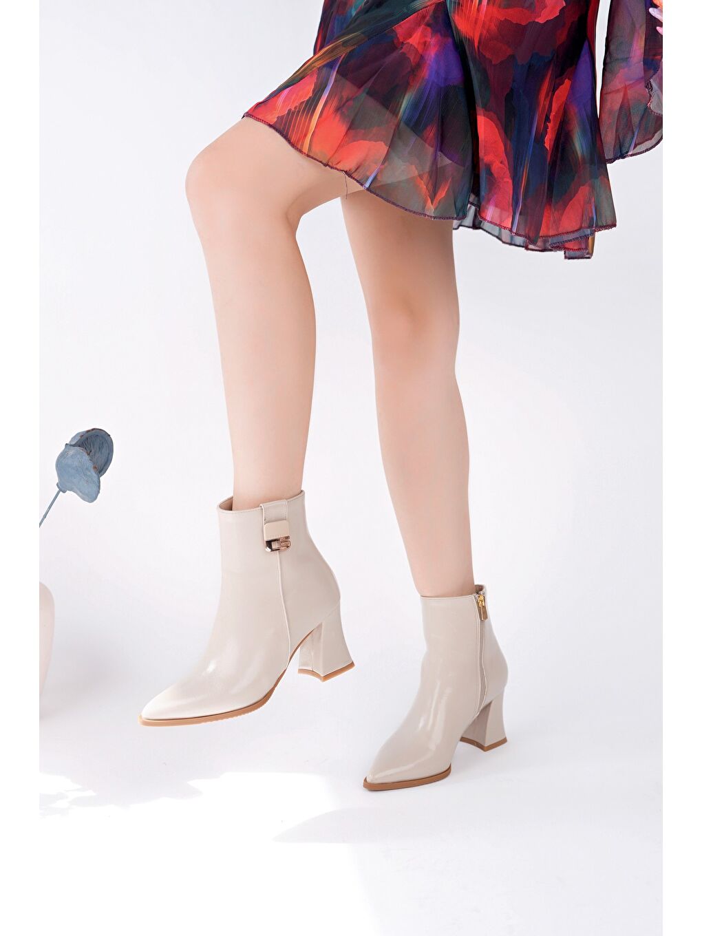 Bej LUXERA Sivri Burun Toka Detaylı Fermuarlı Kalın Topuklu Kadın Bot-3