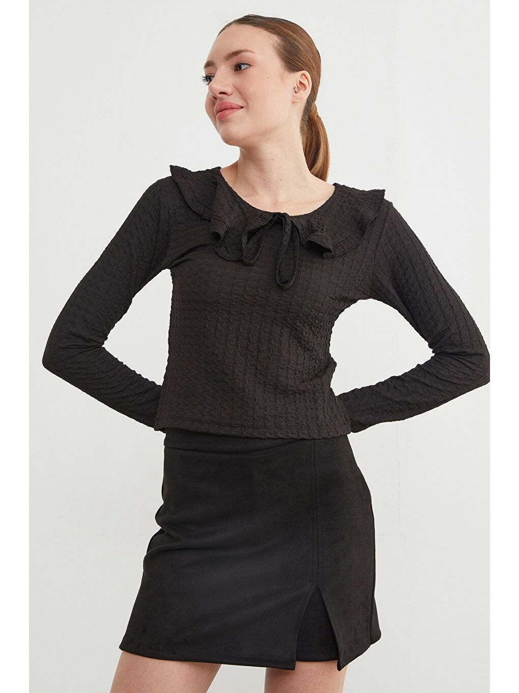 Siyah Bebe Yaka Bürümcük Kumaş Bluz-3