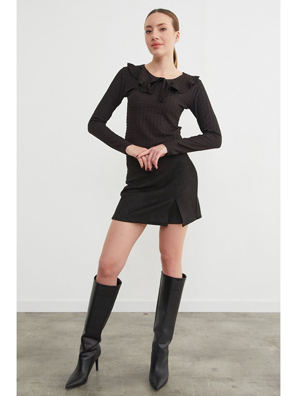 Siyah Bebe Yaka Bürümcük Kumaş Bluz-4