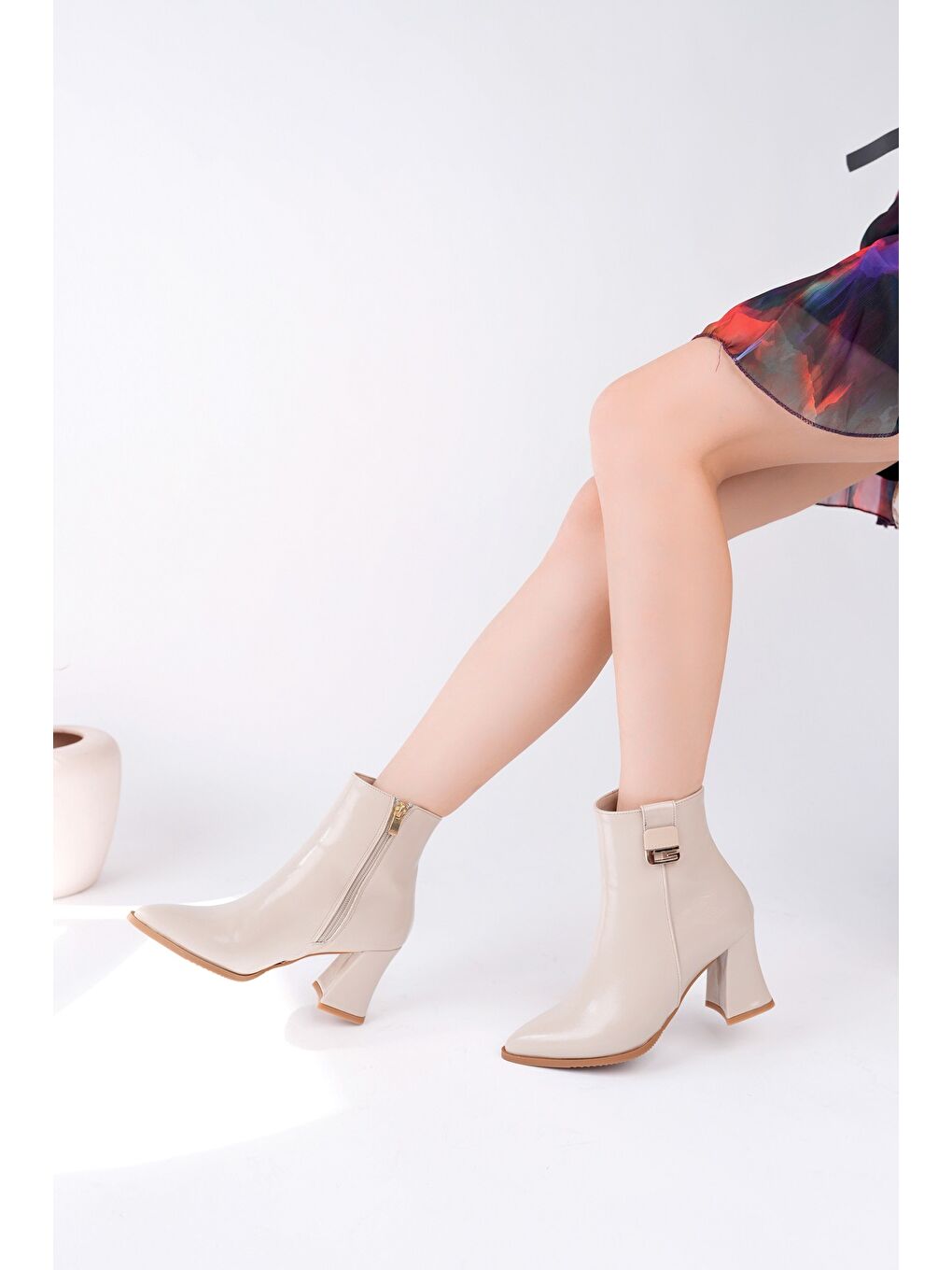 Bej LUXERA Sivri Burun Toka Detaylı Fermuarlı Kalın Topuklu Kadın Bot-5