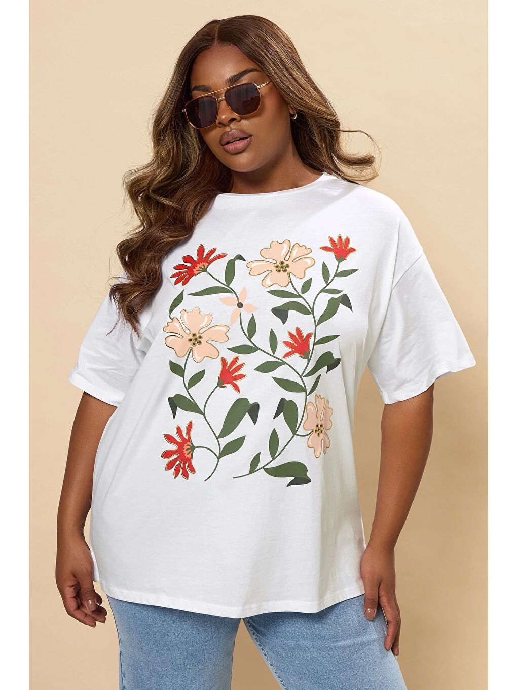 Beyaz Büyük Beden Kısa Kollu Bisiklet Yaka Çiçek Desenli T-shirt 304177