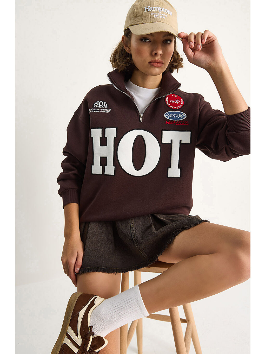 Kahverengi Kadın Fermuarlı Dik Yaka İşlemeli Üç İplik Şardonlu Oversize Sweatshirt-2