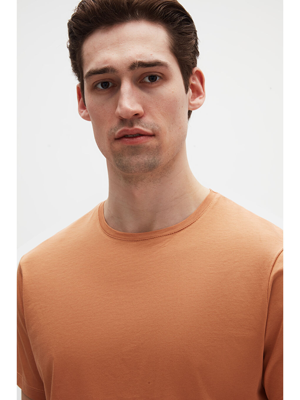 Kahverengi Slim Fit Tarçın Bisiklet Yaka %100 Pamuklu Nefes Alabilen Tişört-1