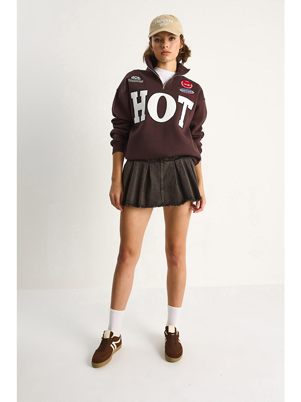 Kahverengi Kadın Fermuarlı Dik Yaka İşlemeli Üç İplik Şardonlu Oversize Sweatshirt-4