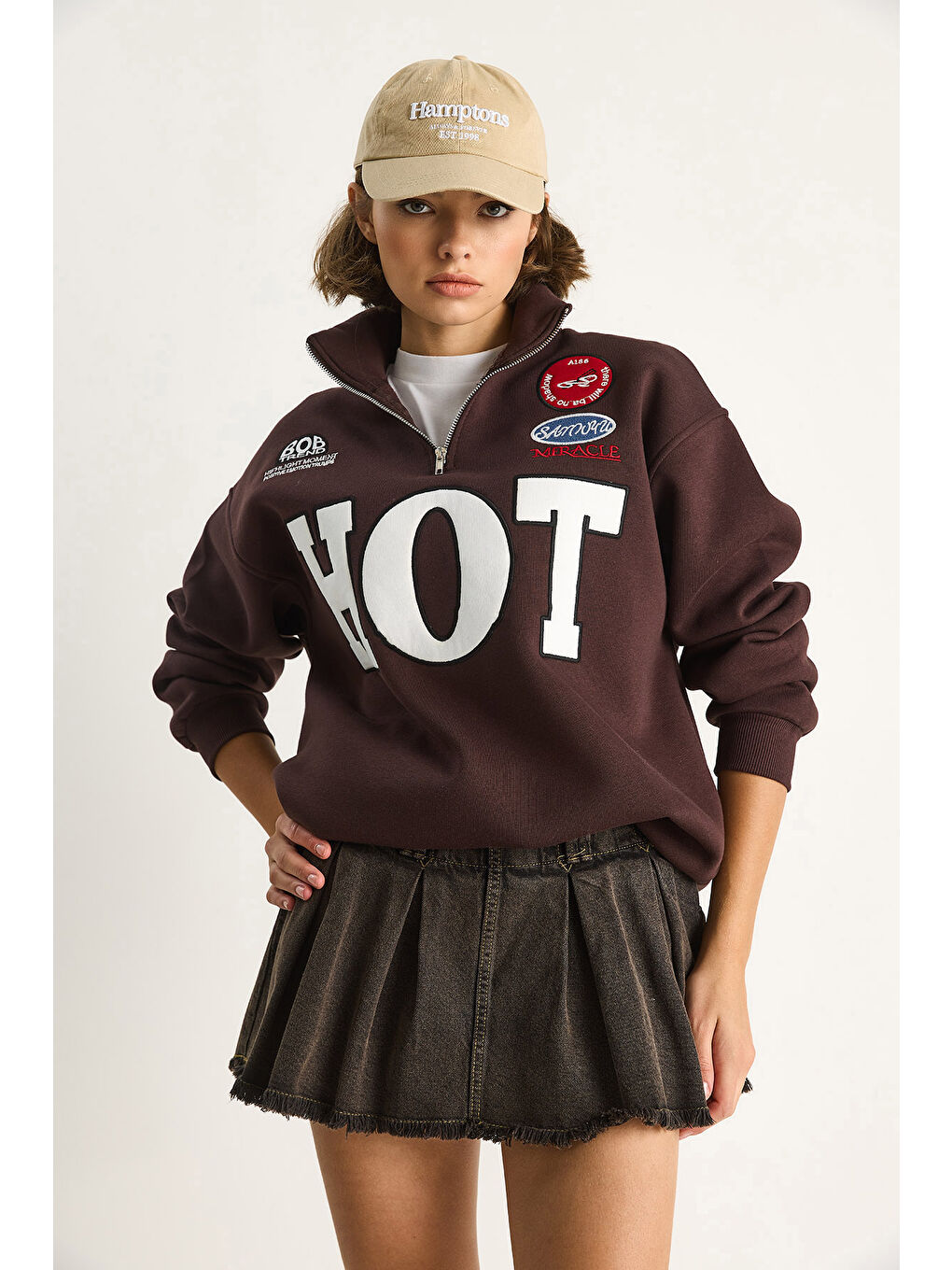 Kahverengi Kadın Fermuarlı Dik Yaka İşlemeli Üç İplik Şardonlu Oversize Sweatshirt-5