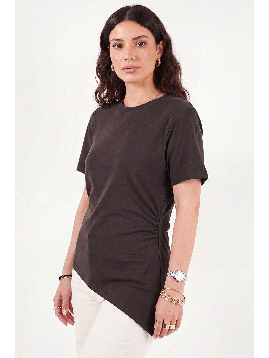 Kahverengi Pamuklu Yanı Büzgülü Asimetrik Kesim Bisiklet Yaka T Shirt 5867017-3