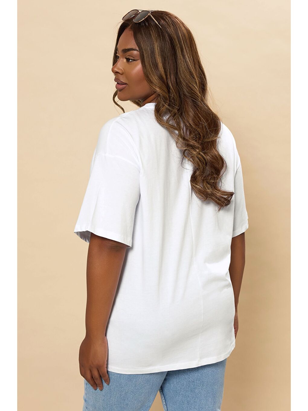 Beyaz Büyük Beden Kısa Kollu Bisiklet Yaka Çiçek Desenli T-shirt 304177-3