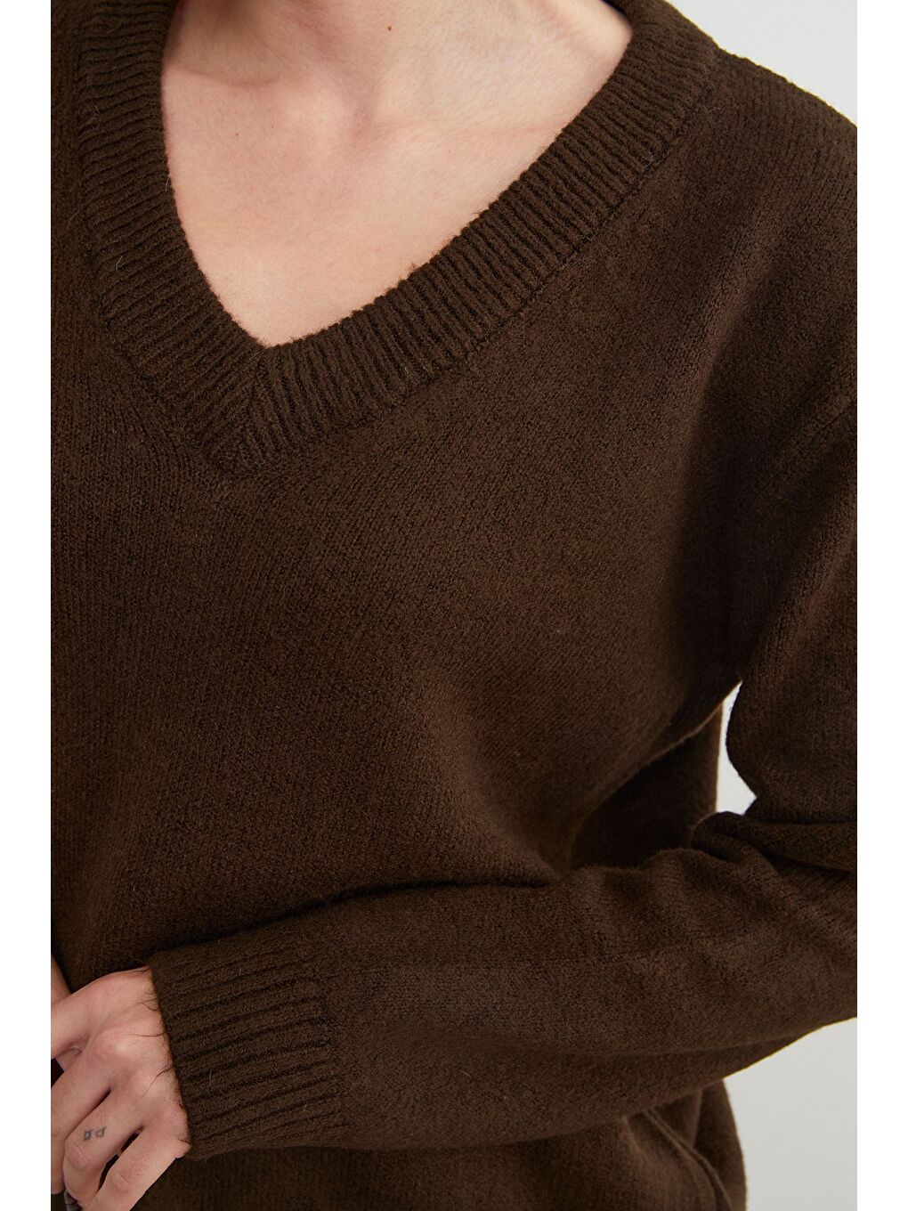 Kahverengi Basic V Yaka Salaş Kazak-4