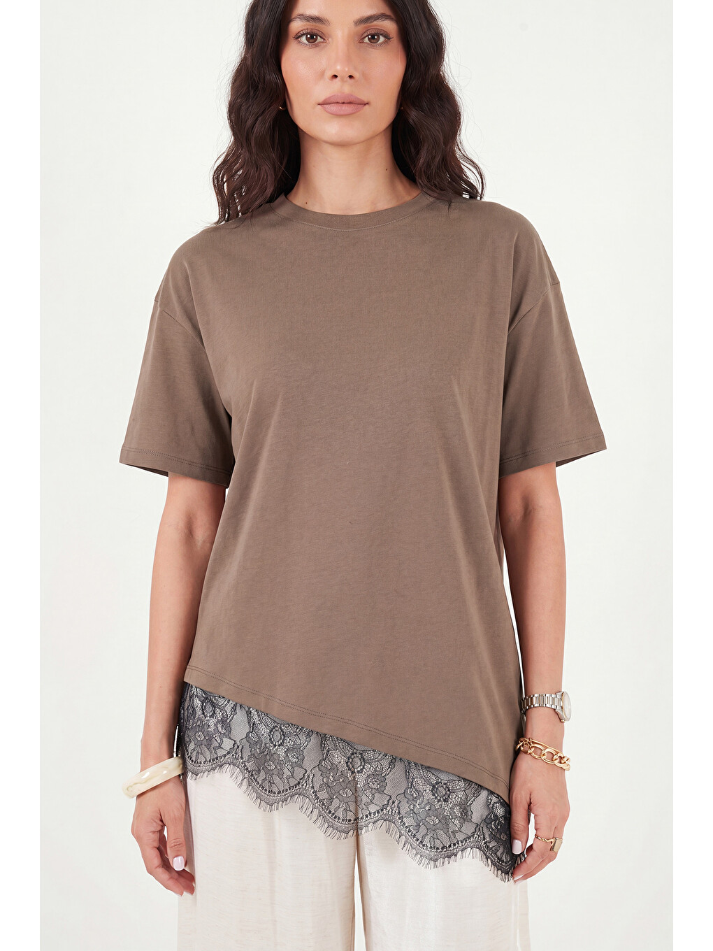 Kahverengi Pamuklu Kontrast Dantel Panelli Salaş Bisiklet Yaka T Shirt 5866992-4