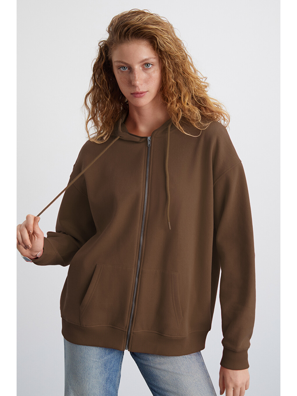 Alena Kadın Oversize Organik Pamuklu Metal Fermuarlı Kapüşonlu İçi Polarlı Kahverengi Sweatshirt