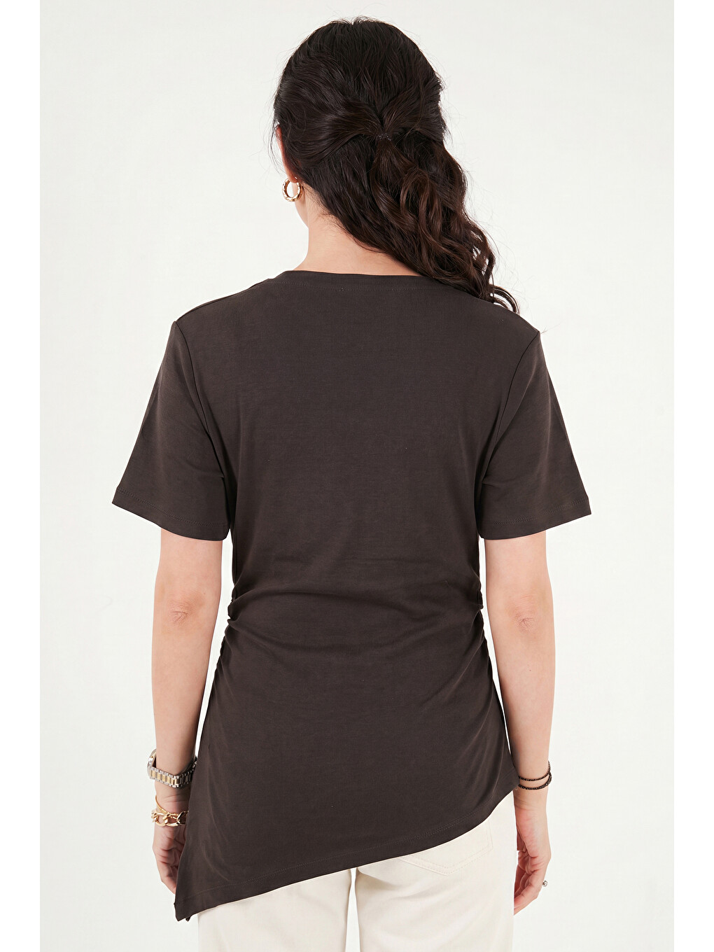 Kahverengi Pamuklu Yanı Büzgülü Asimetrik Kesim Bisiklet Yaka T Shirt 5867017-6