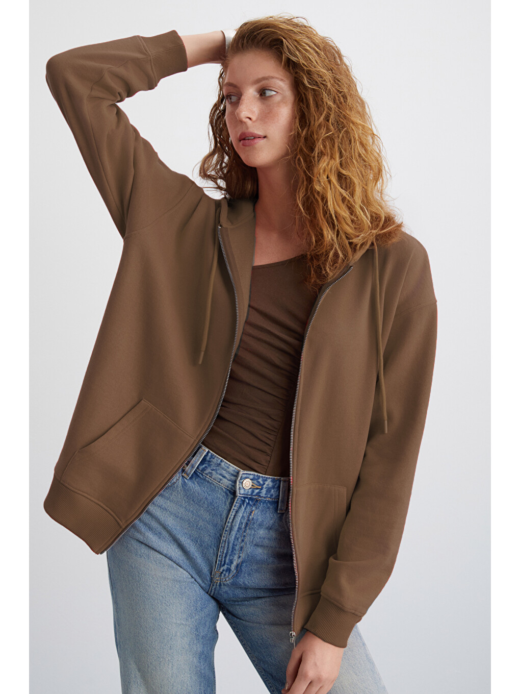 Alena Kadın Oversize Organik Pamuklu Metal Fermuarlı Kapüşonlu İçi Polarlı Kahverengi Sweatshirt-1