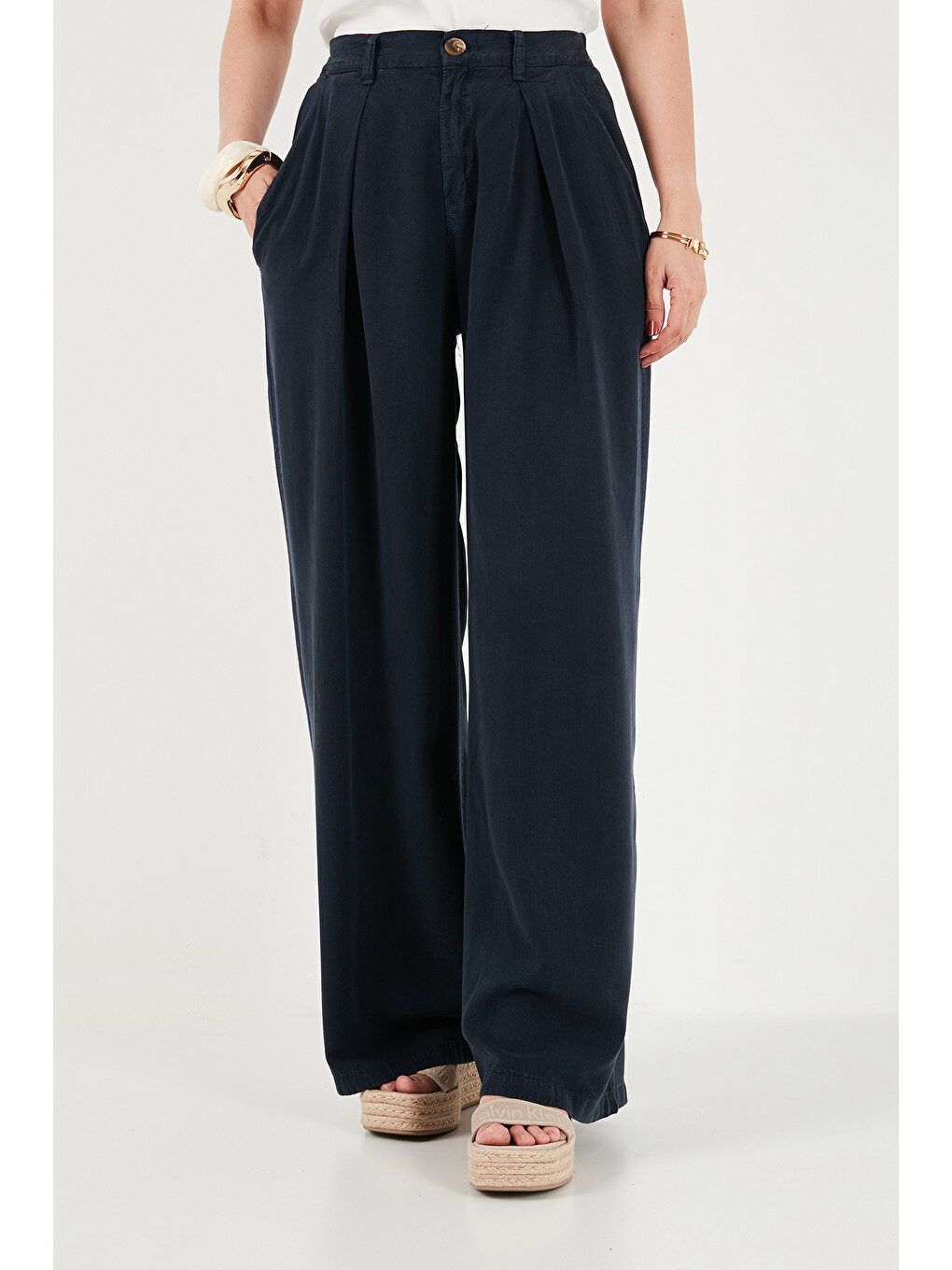 Lacivert Relaxed Fit Yüksek Bel Geniş Paça Pantolon 668YP5515-1