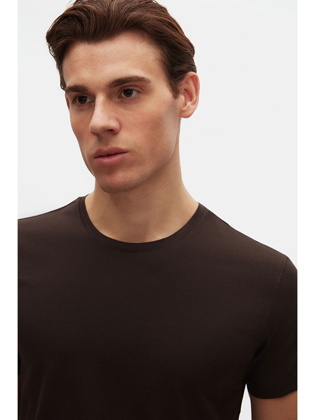 Slim Fit Kahverengi Bisiklet Yaka %100 Pamuklu Nefes Alabilen Tişört-1