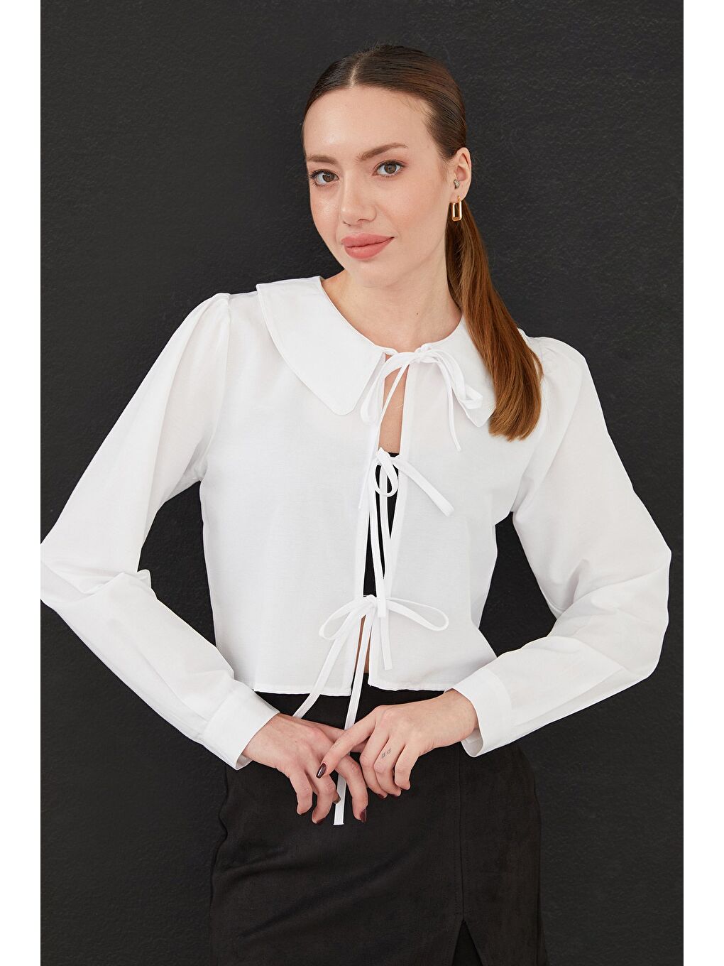 Beyaz Bebe Yaka Önden Bağlamalı Crop Bluz