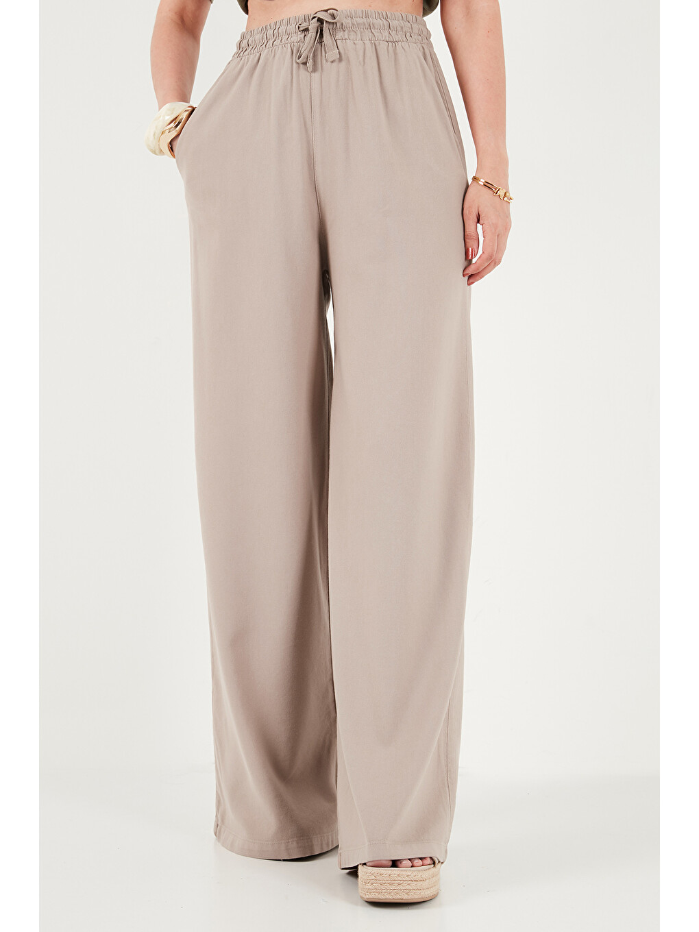Bej Pamuklu Relaxed Fit Yüksek Bel Geniş Paça Pantolon 668yp5559-1