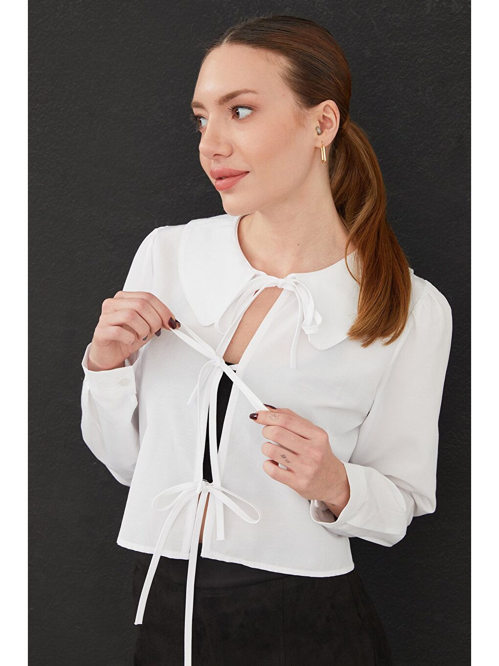 Beyaz Bebe Yaka Önden Bağlamalı Crop Bluz-1