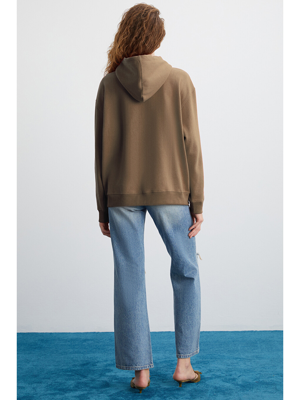 Alena Kadın Oversize Organik Pamuklu Metal Fermuarlı Kapüşonlu İçi Polarlı Kahverengi Sweatshirt-5