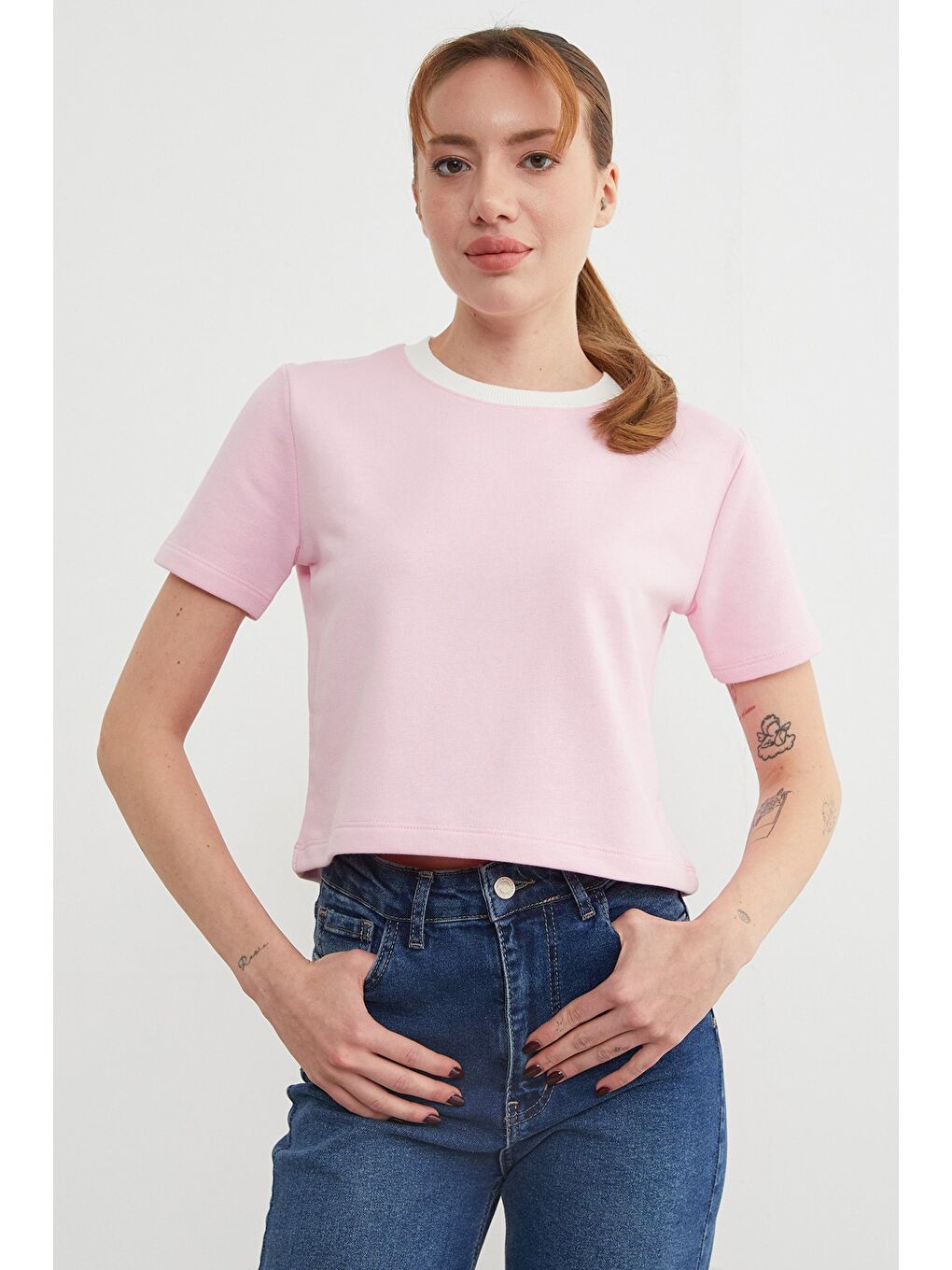 Pembe Basic Ribana Yaka Mevsimlik Crop Tişört