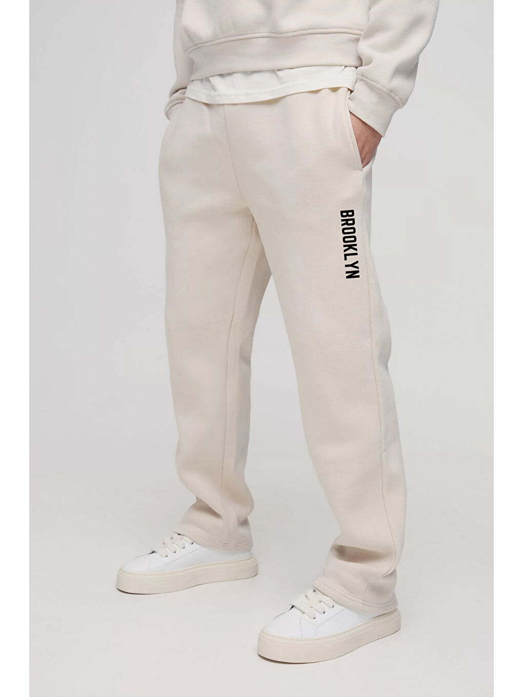 Bej İçi Polarlı 3 İplik Kalın Brooklyn Baskılı Erkek Eşofman Altı SPR25EA70