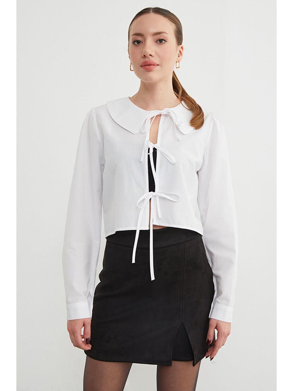 Beyaz Bebe Yaka Önden Bağlamalı Crop Bluz-4