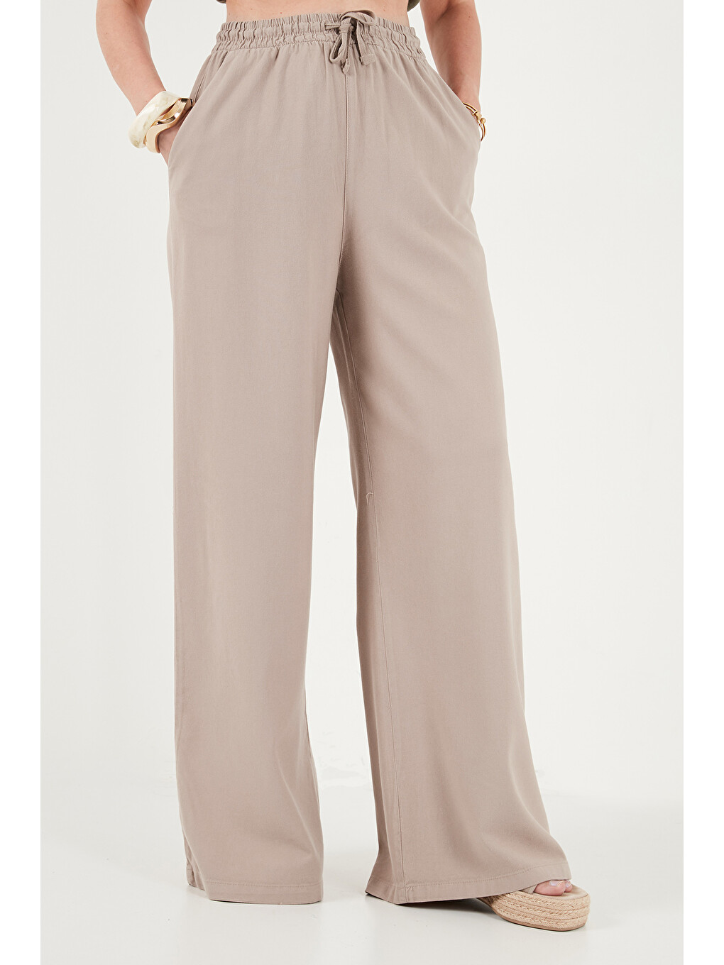 Bej Pamuklu Relaxed Fit Yüksek Bel Geniş Paça Pantolon 668yp5559-3