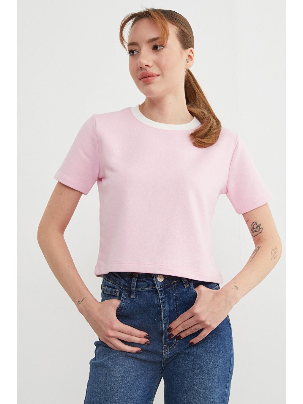 Pembe Basic Ribana Yaka Mevsimlik Crop Tişört-4