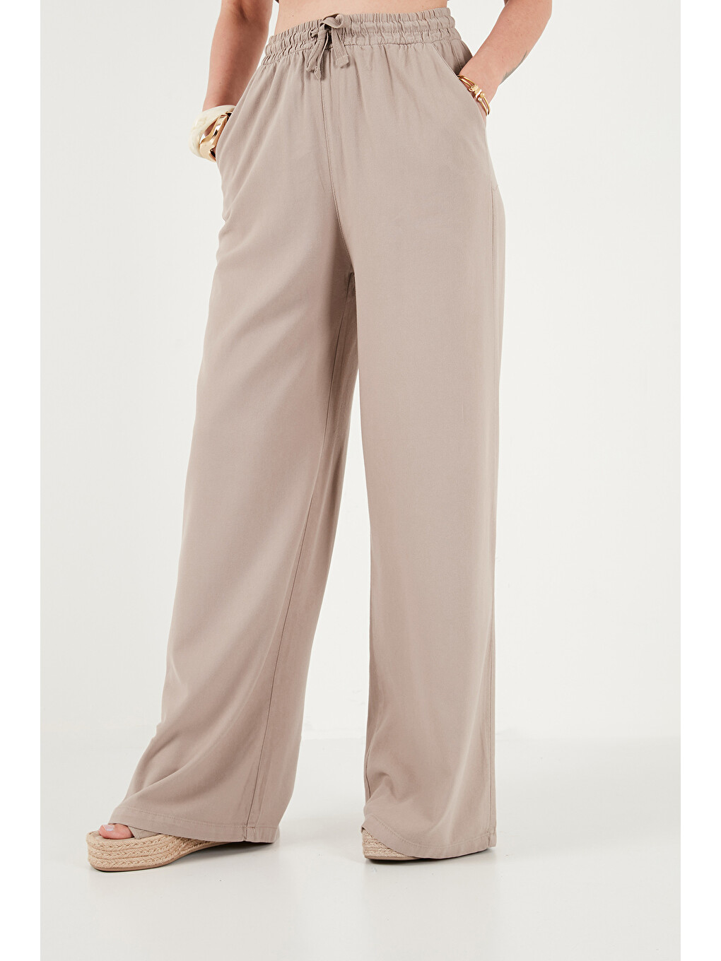 Bej Pamuklu Relaxed Fit Yüksek Bel Geniş Paça Pantolon 668yp5559-4