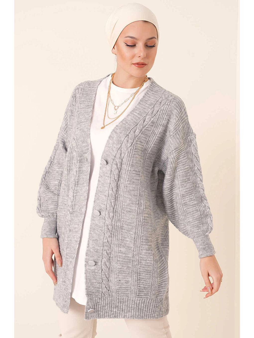 Kadın Açık Gri Saç Örgü Desen Uzun Düğmeli Rahat Kesim Triko Hırka HZL23W-BD1100691