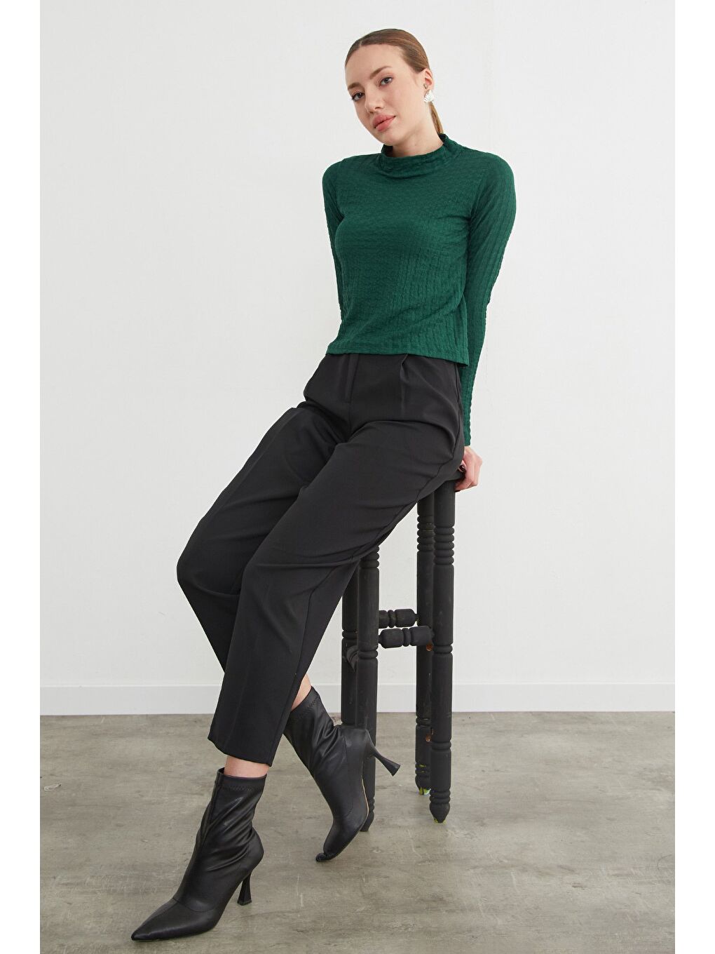 Yeşil Dik Yaka Bürümcük Kumaş Bluz-1