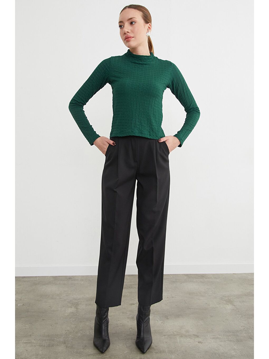 Yeşil Dik Yaka Bürümcük Kumaş Bluz-2