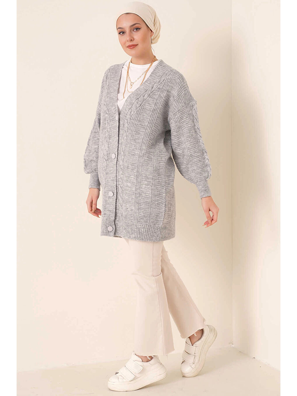 Kadın Açık Gri Saç Örgü Desen Uzun Düğmeli Rahat Kesim Triko Hırka HZL23W-BD1100691-1