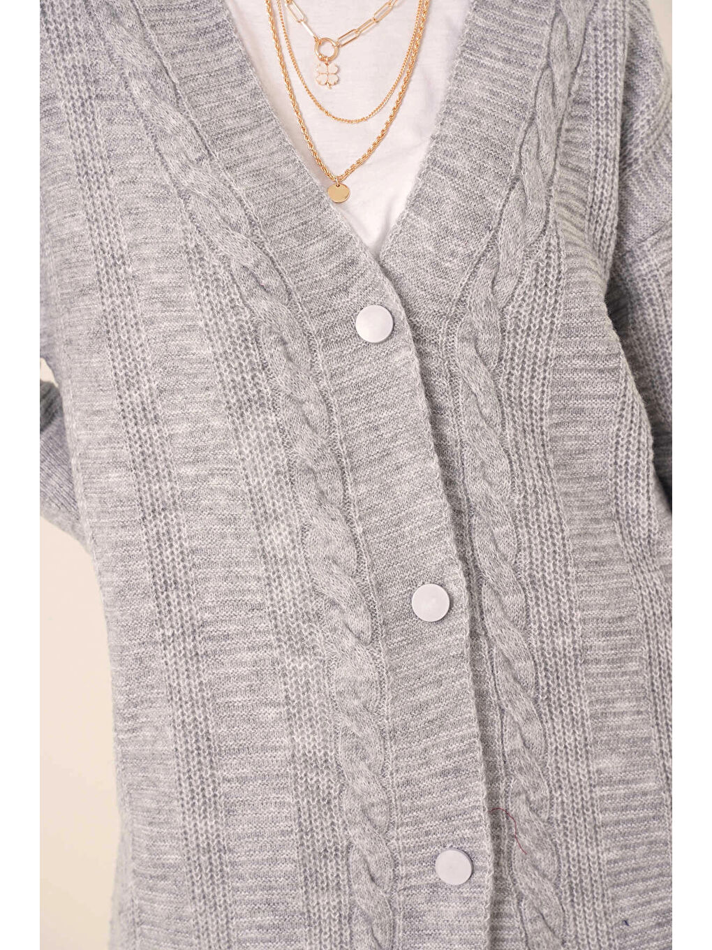 Kadın Açık Gri Saç Örgü Desen Uzun Düğmeli Rahat Kesim Triko Hırka HZL23W-BD1100691-2