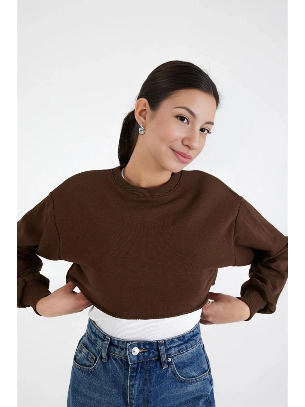 Kadın Kahverengi Basic Bisiklet Yaka Uzun Kollu Crop Sweatshirt HZL24W-ZK11351-1
