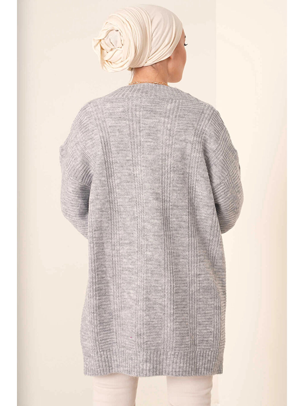 Kadın Açık Gri Saç Örgü Desen Uzun Düğmeli Rahat Kesim Triko Hırka HZL23W-BD1100691-3