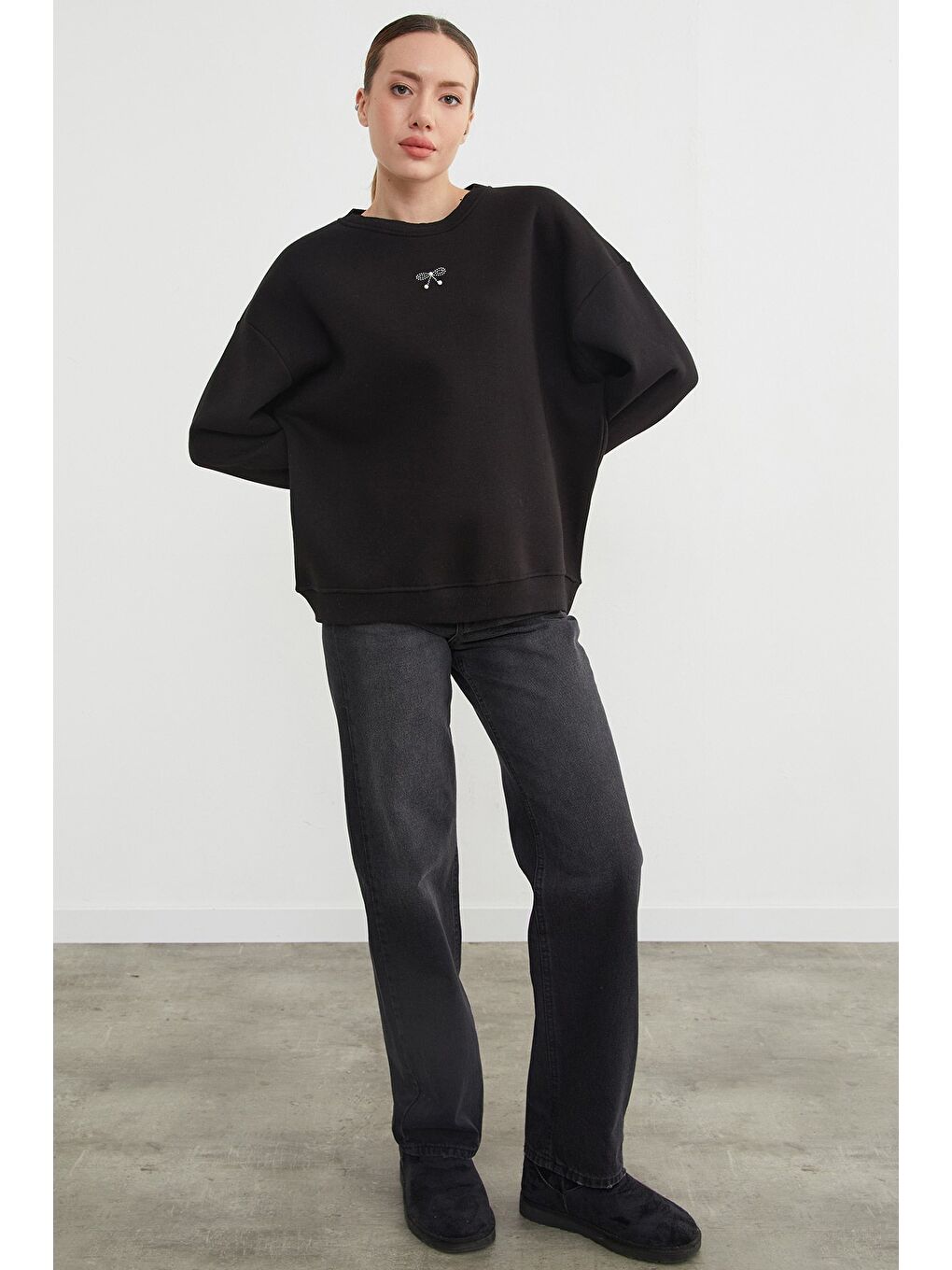 Siyah 3 İplik Kurdele Taşlı İncili Sweatshirt-1