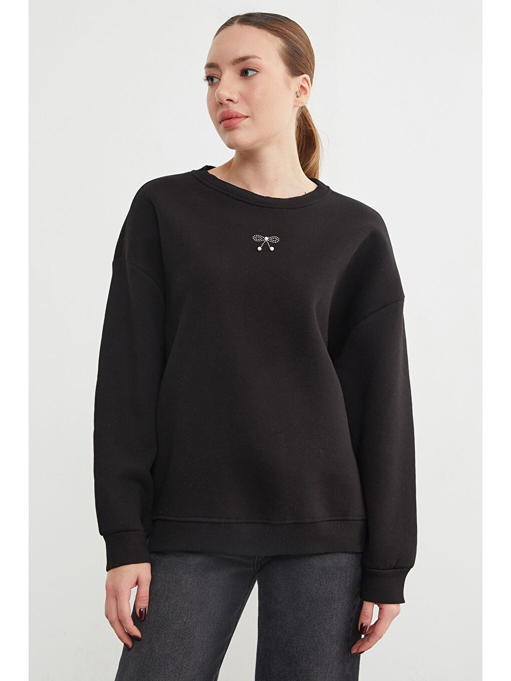 Siyah 3 İplik Kurdele Taşlı İncili Sweatshirt-2