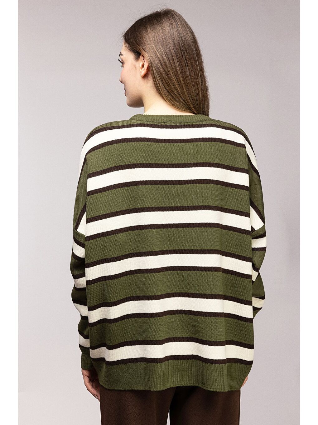 Beyaz Haki Çizgili Oversize Bisiklet Yaka Triko Kazak - Düşük Omuz-2