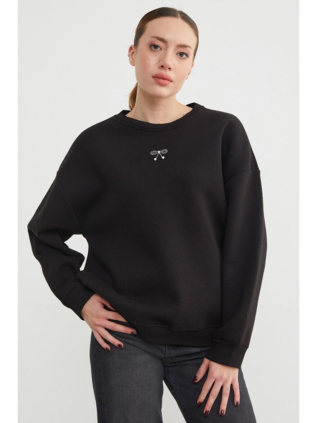 Siyah 3 İplik Kurdele Taşlı İncili Sweatshirt-3