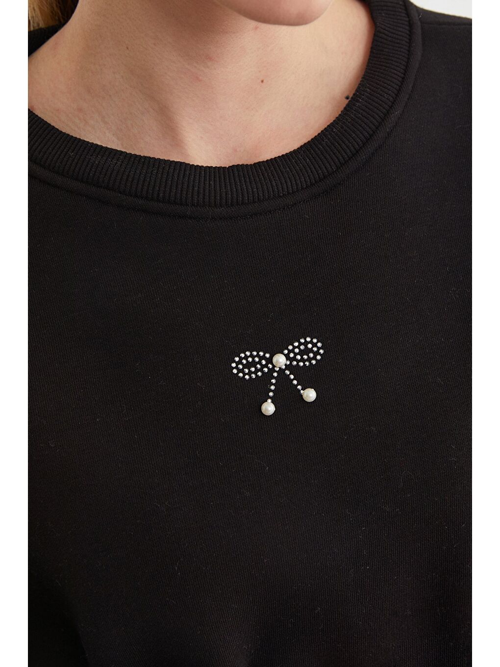 Siyah 3 İplik Kurdele Taşlı İncili Sweatshirt-4