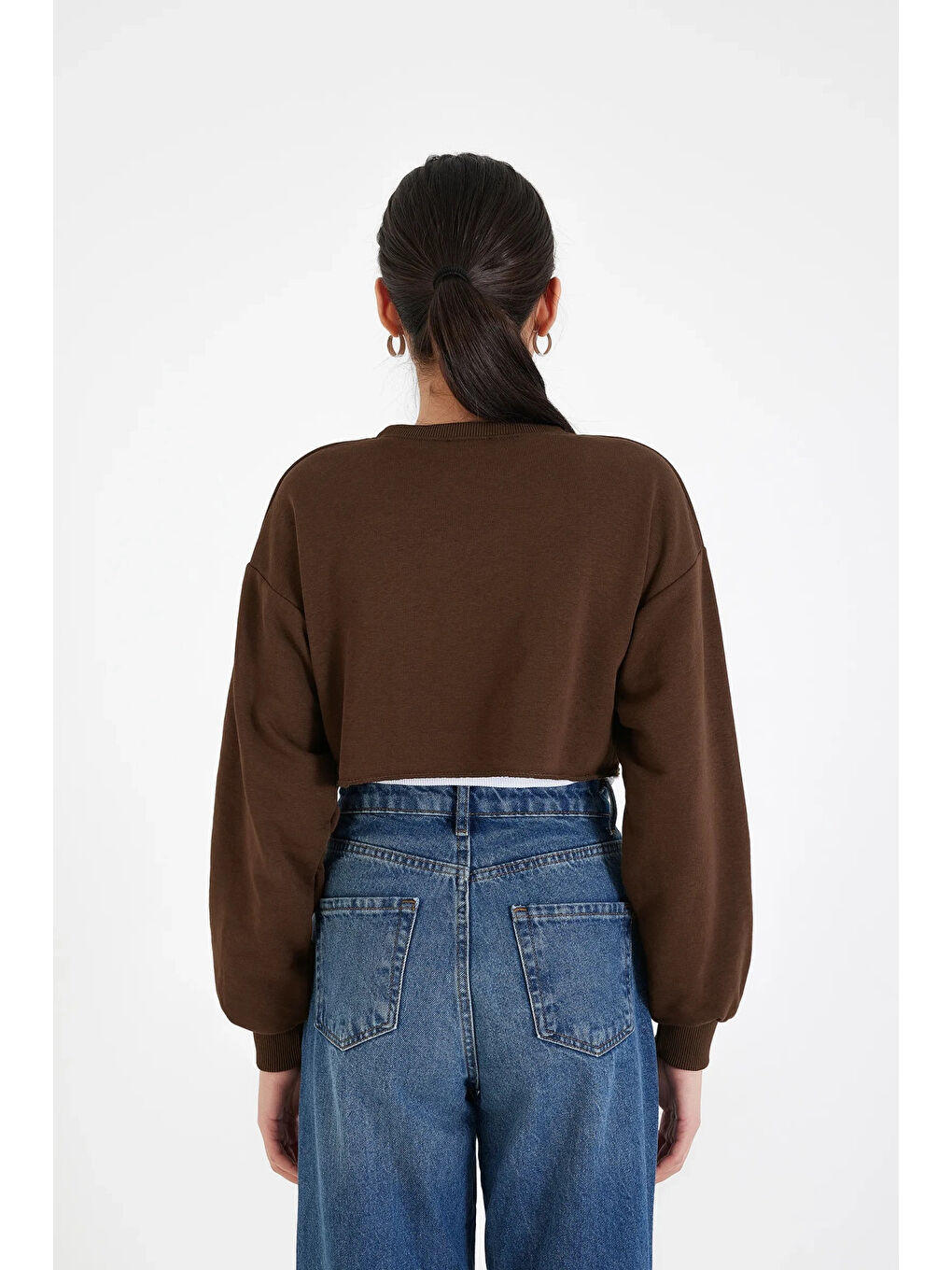 Kadın Kahverengi Basic Bisiklet Yaka Uzun Kollu Crop Sweatshirt HZL24W-ZK11351-3