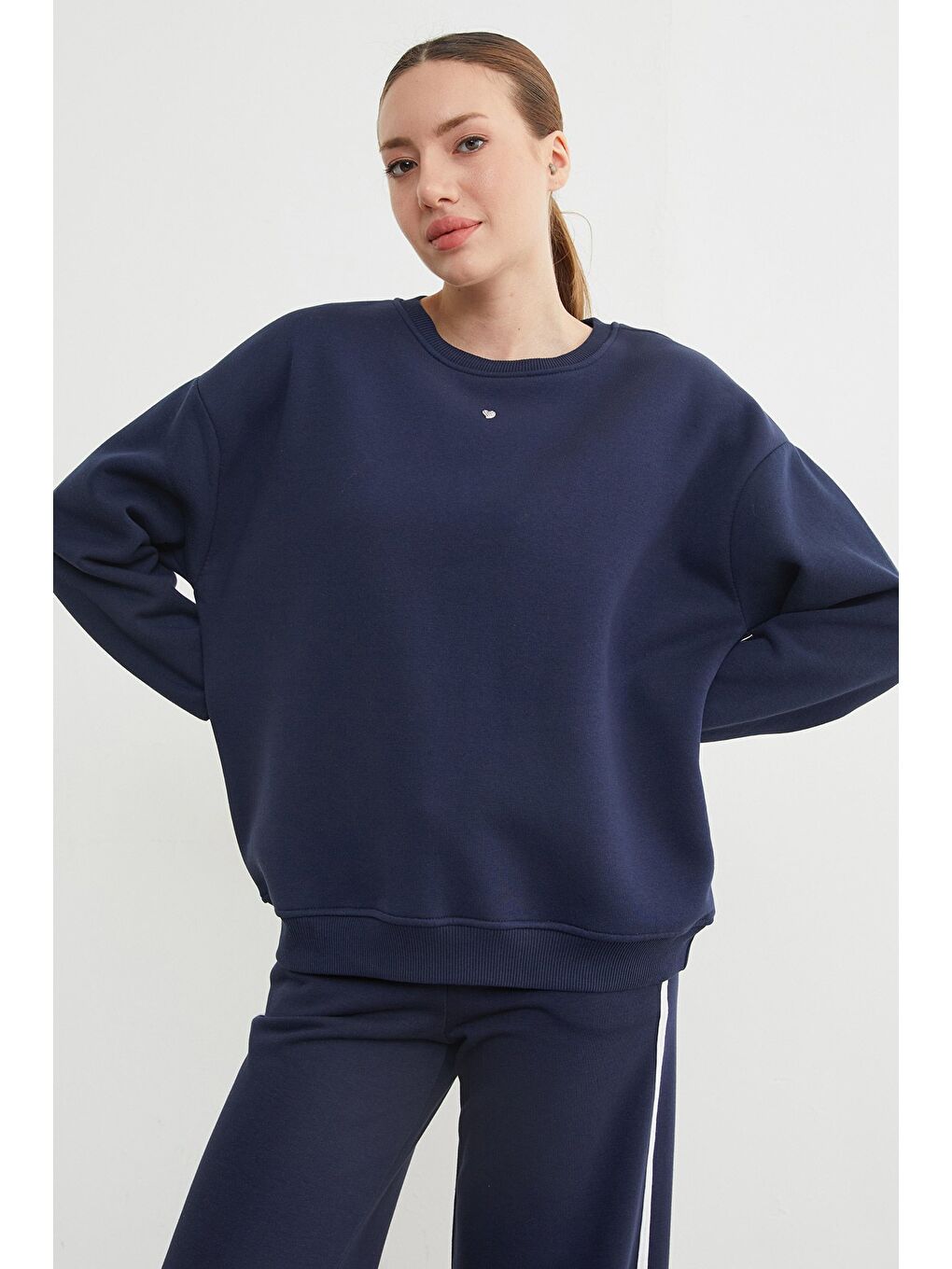 Lacivert 3 İplik Taşlı Kalp Detaylı Oversize Sweatshirt