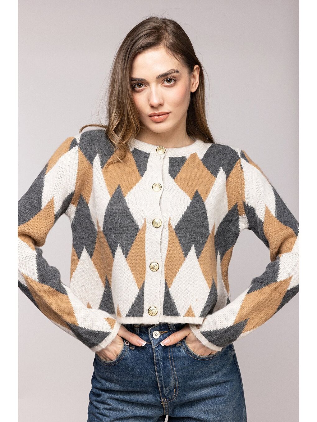 Beyaz Ekru Yumuşak Dokulu Renk Blok Baklava Desenli Düğmeli Crop Hırka