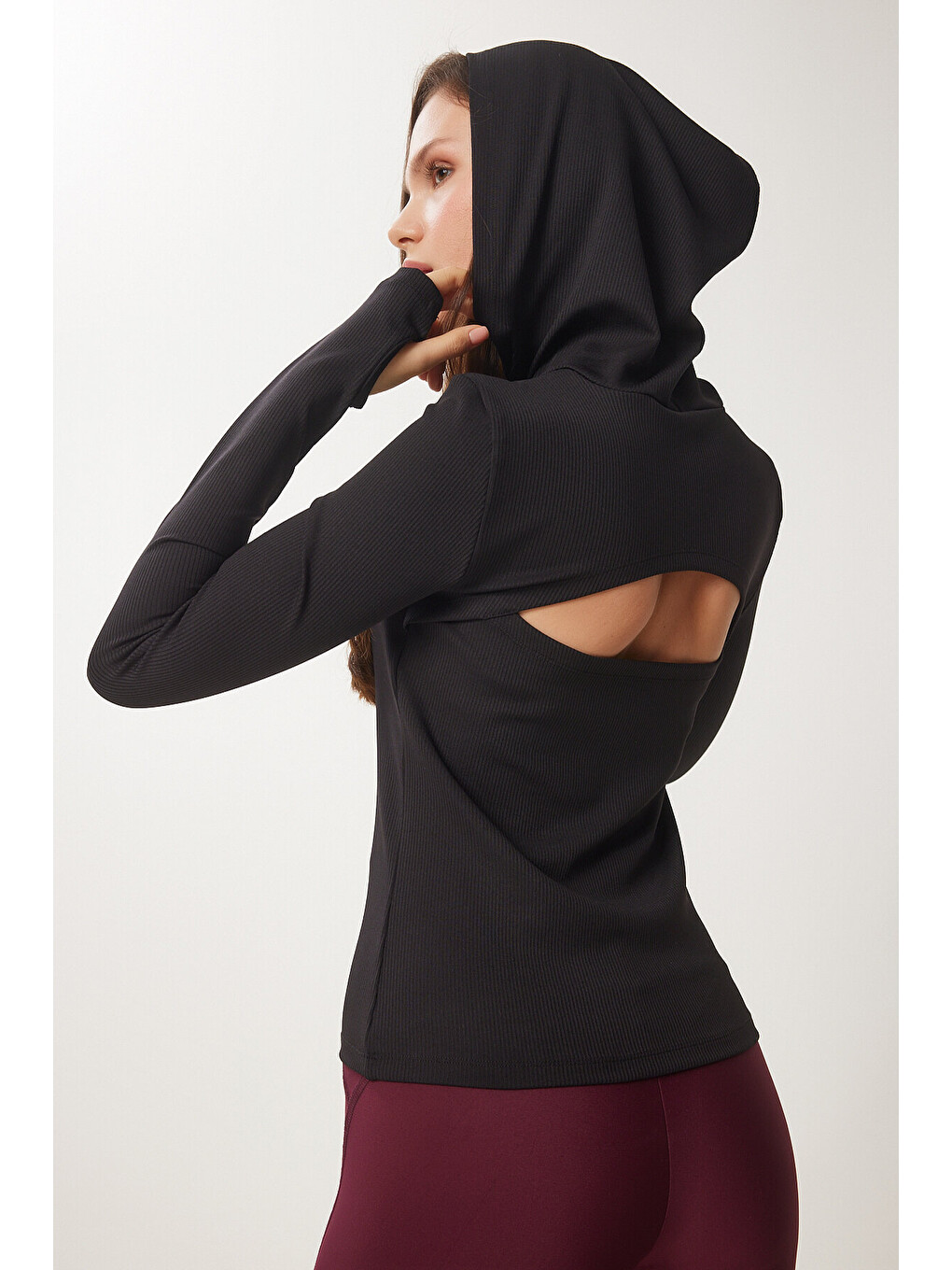 Siyah Parmak ve Sırt Cut Out Detaylı Kapüşonlu Örme Sweatshirt SİYAH LVX0004-1