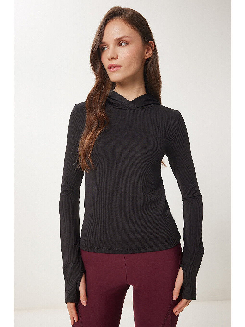Siyah Parmak ve Sırt Cut Out Detaylı Kapüşonlu Örme Sweatshirt SİYAH LVX0004-3