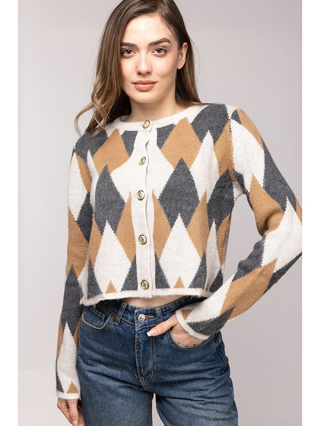 Beyaz Ekru Yumuşak Dokulu Renk Blok Baklava Desenli Düğmeli Crop Hırka-1