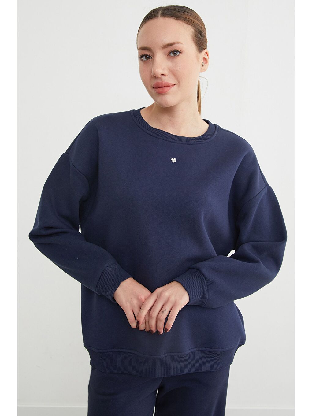 Lacivert 3 İplik Taşlı Kalp Detaylı Oversize Sweatshirt-2
