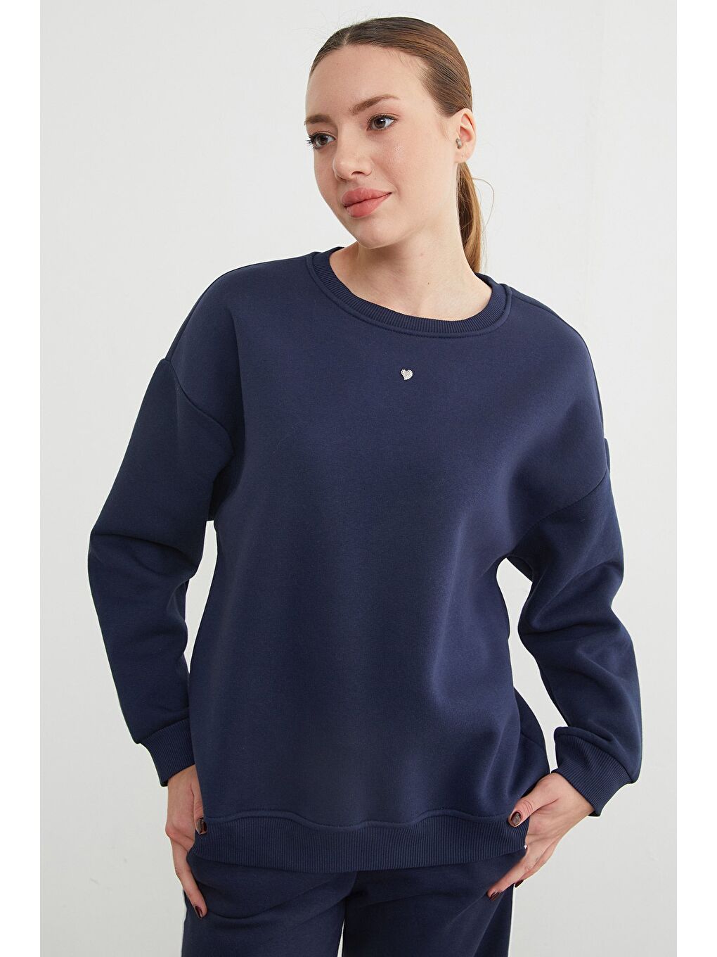 Lacivert 3 İplik Taşlı Kalp Detaylı Oversize Sweatshirt-4