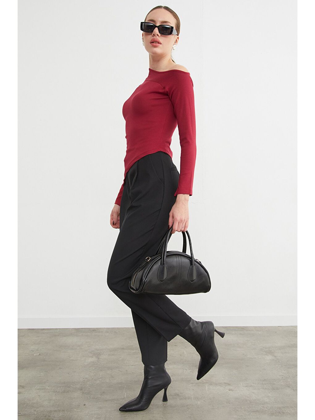 Bordo Basic Asimetrik Yırtmaçlı Tek Omuz Bluz-1