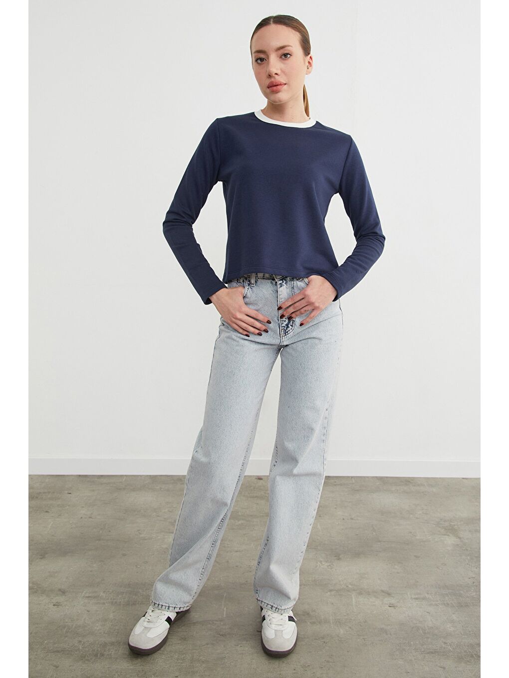 Lacivert 3 İplik Şardonsuz Yakası Ribanalı Sweatshirt-4